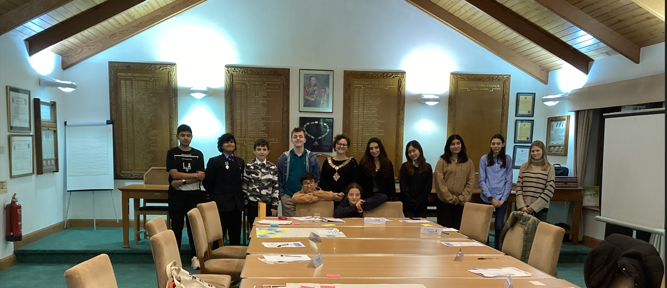 An image of the Youth Council and the Mayor of Sevenoaks, Cllr Claire Shea at the meeting of the newly elected Youth Councillors in 2023.